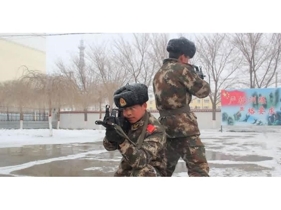 新疆边防官兵雪中开展战术训练图片_第5页