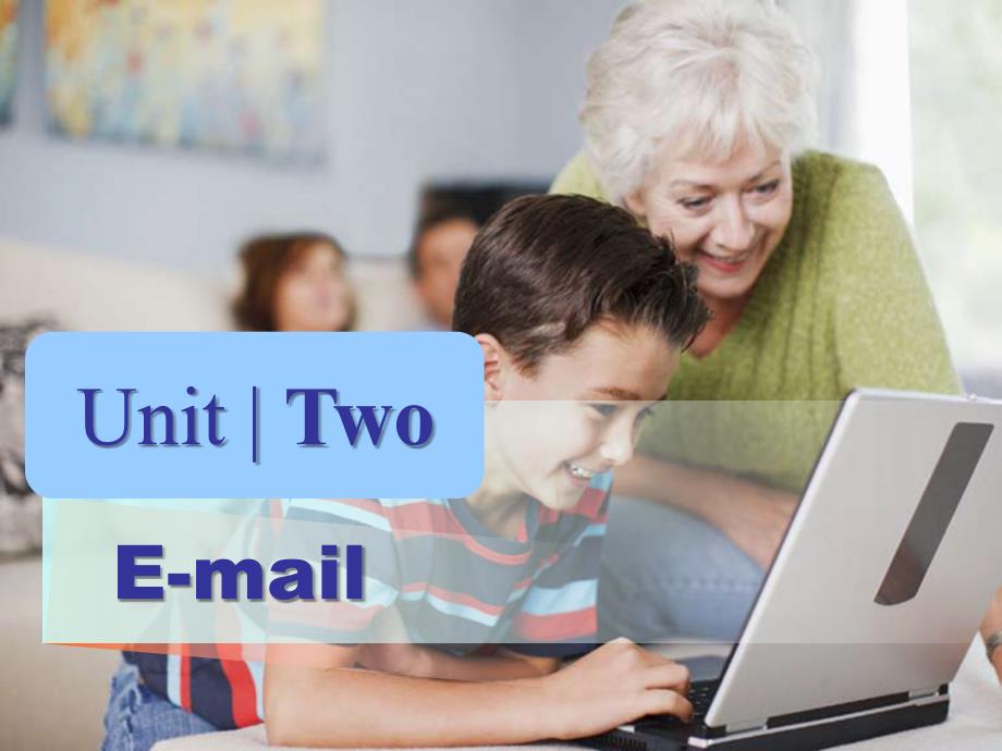 新编实用英语综合教程2第四版UnittwoCommunicationemail_第1页